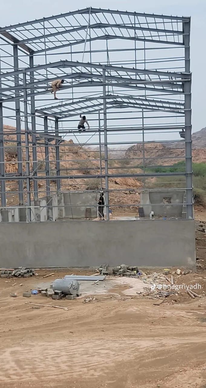 هناجر عملاقة