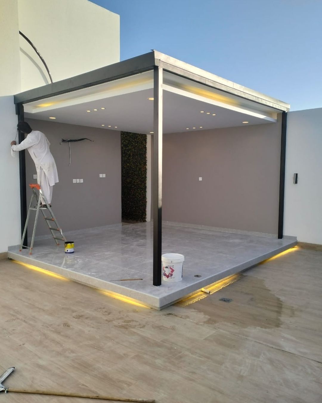 تركيب مضلات في حدائق المنازل يحسب طلب العميل