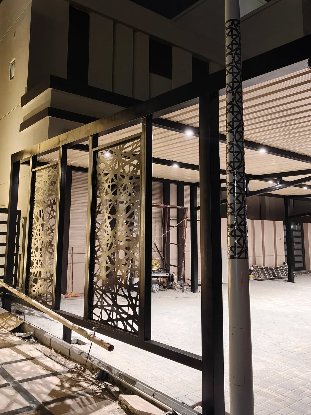 تركيب مضلات في حدائق المنازل يحسب طلب العميل