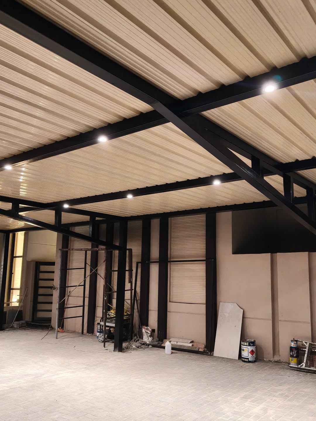 تركيب مضلات في حدائق المنازل يحسب طلب العميل