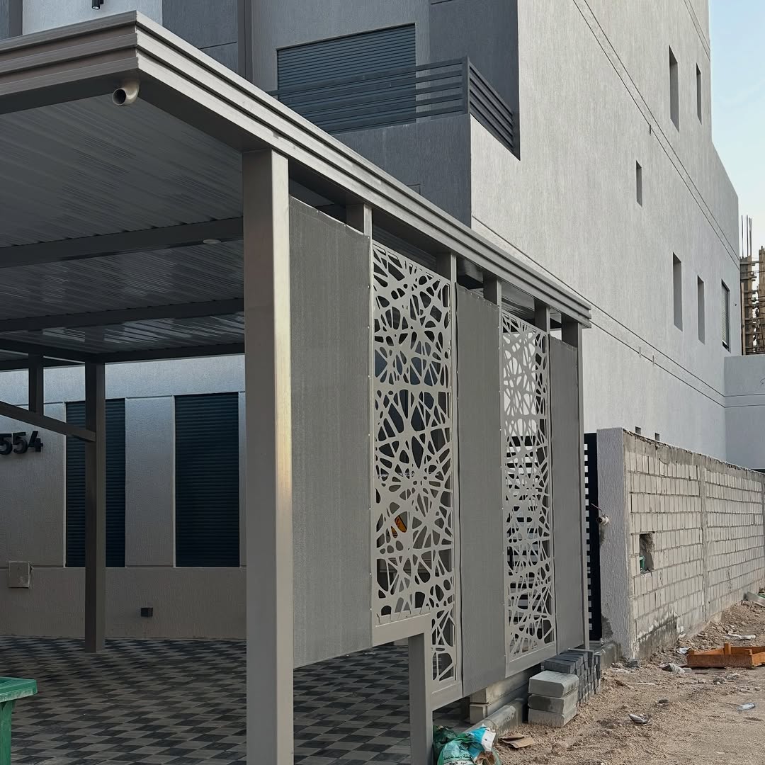 تركيب مضلات في حدائق المنازل يحسب طلب العميل