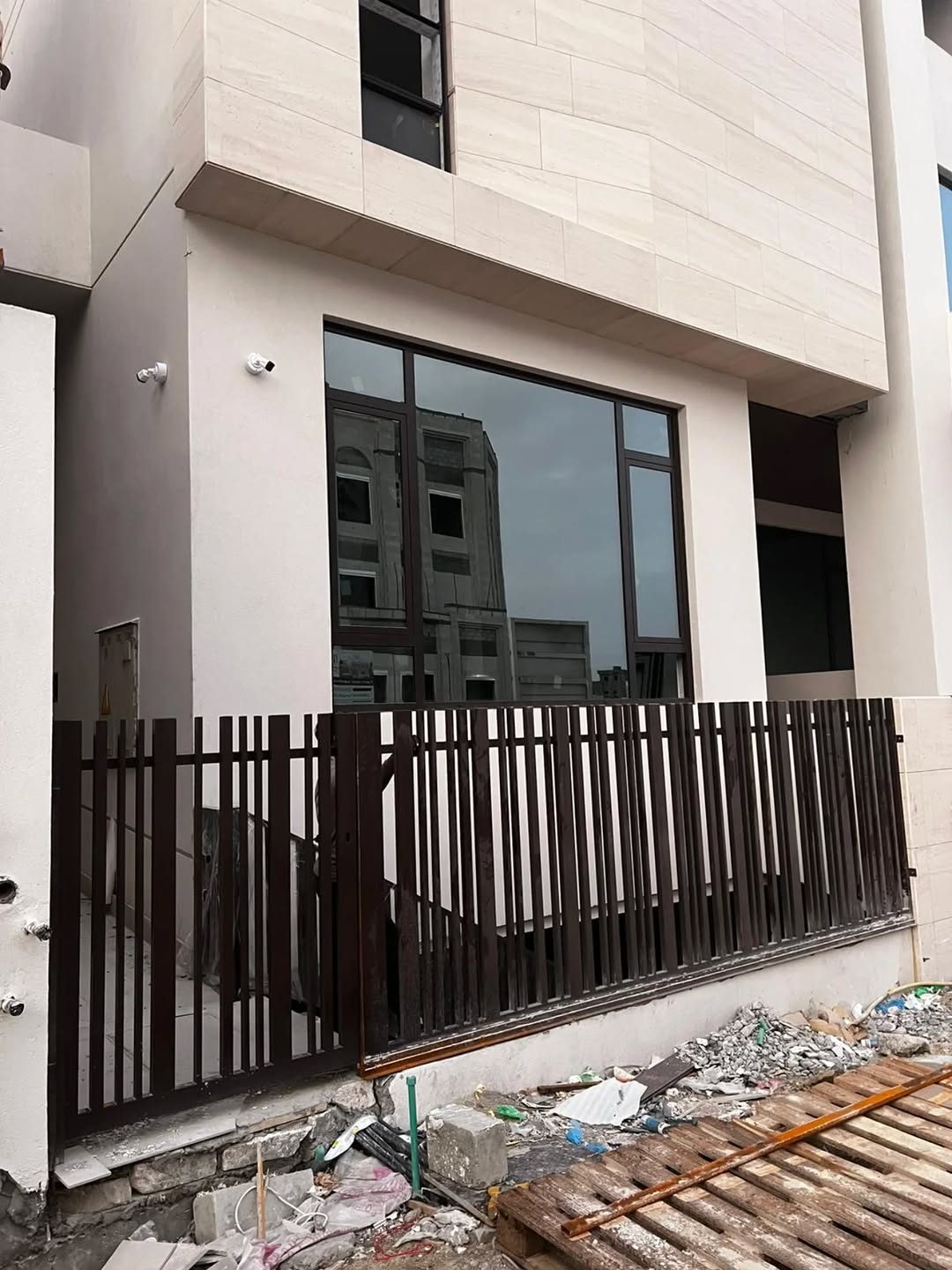 تركيب مضلات في حدائق المنازل يحسب طلب العميل