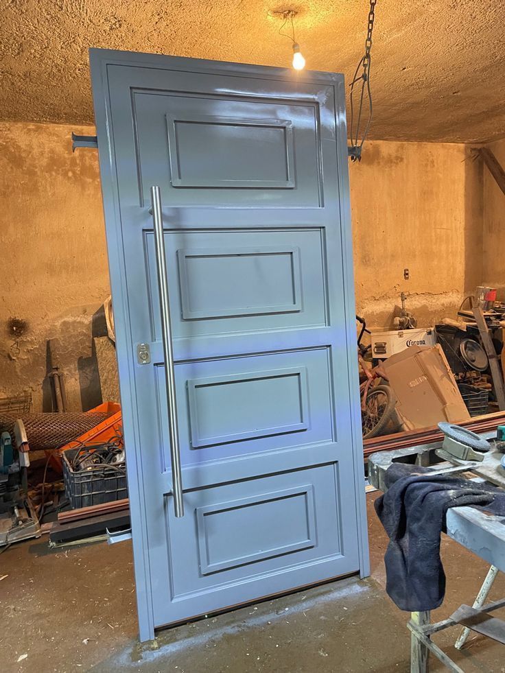 ابواب حديثة بنضام امني قوي