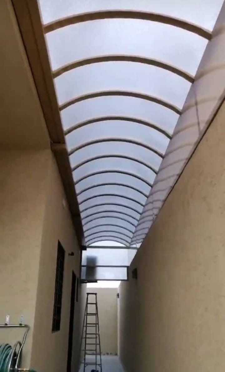 مظلات متحركه